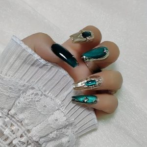Handmade Emerald Green Press-On Nails with Rhinestone Accents - Image 3