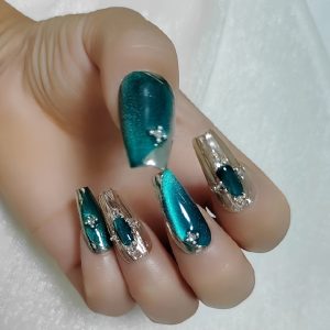 Handmade Emerald Green Press-On Nails with Rhinestone Accents - Image 2